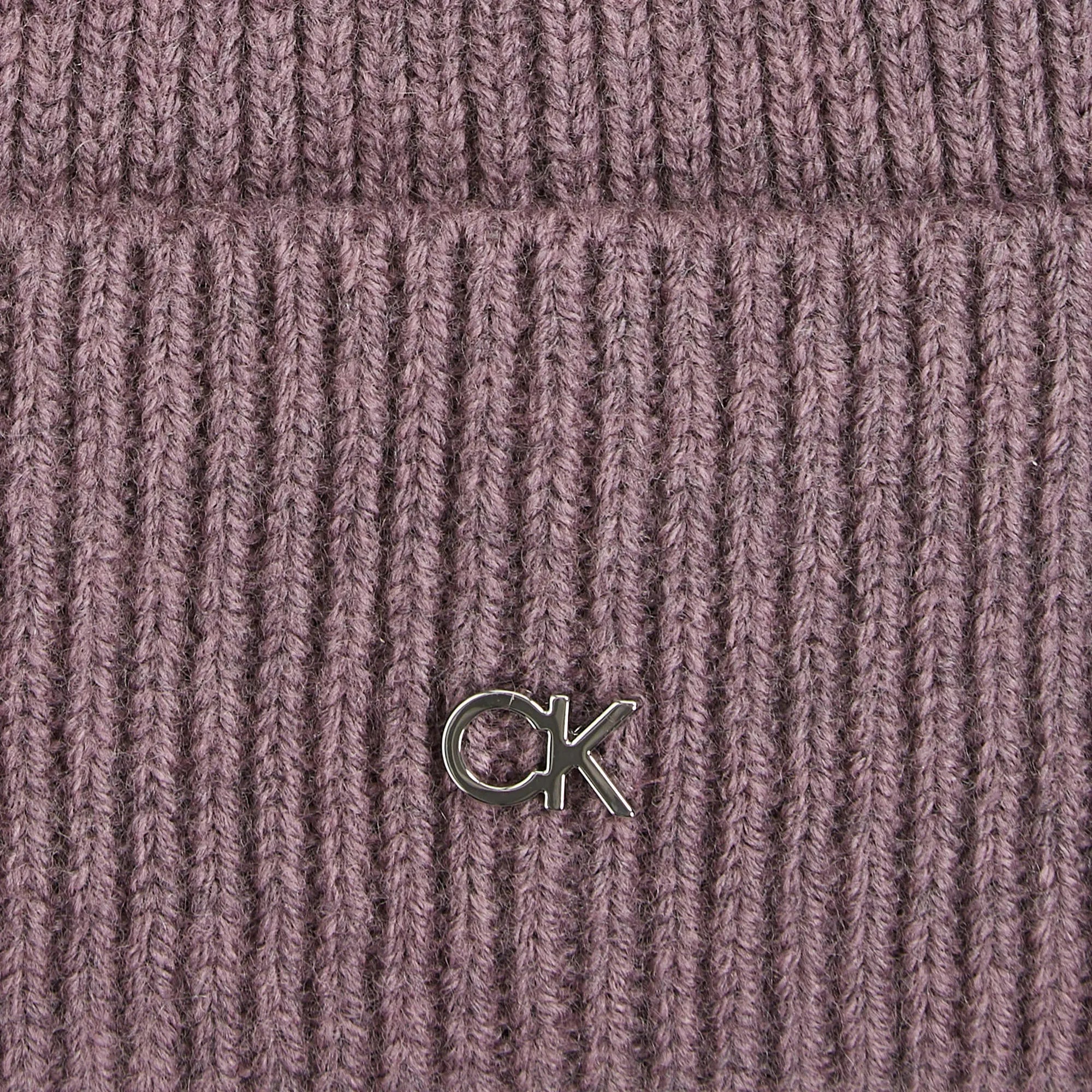 Calvin Klein Căciulă Chunky Rib CK Metal Beanie