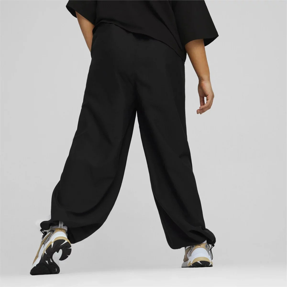 Puma Pantaloni BLACK DARE TO RELAXED PARACHUTE
